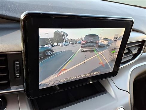 Used 2022 Ford Explorer XLT w/ Equipment Group 202A image 23