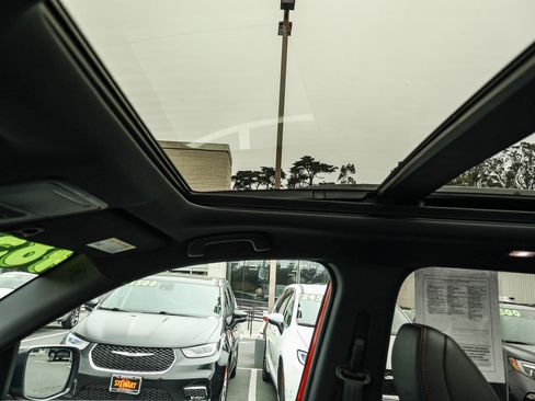 Used 2025 Honda Pilot Black Edition image 8