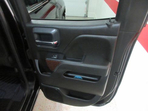 Used 2018 GMC Sierra 1500 SLT w/ SLT Premium Package image 32