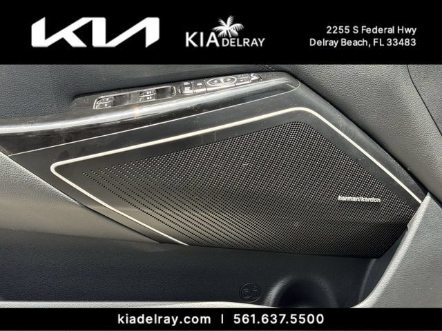 Used 2017 Kia Cadenza Technology FWD image 16