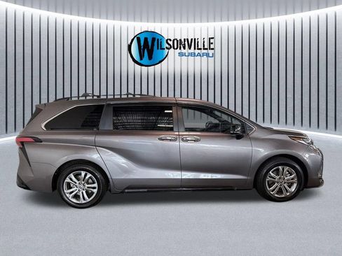 Used 2022 Toyota Sienna XSE w/ XSE Plus Package AWD/4WD image 16