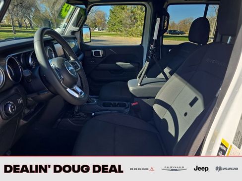 Used 2023 Jeep Gladiator Overland image 10