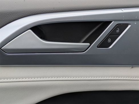 New 2026 Volkswagen Taos SE image 11