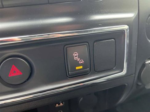 Used 2018 Nissan Titan SV w/ SV Convenience Package image 24