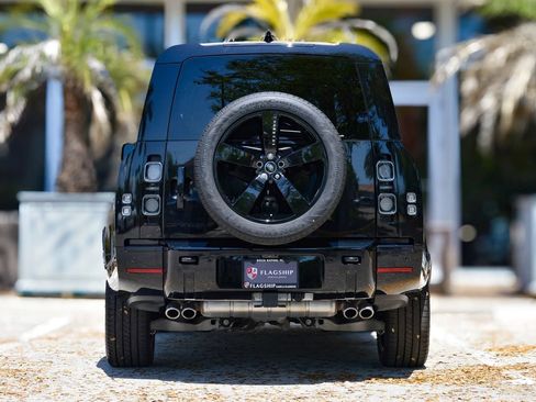 Used 2025 Land Rover Defender 130 V8 AWD/4WD image 13