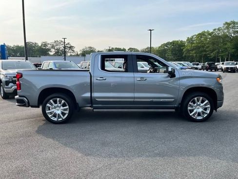 Used 2025 Chevrolet Silverado 1500 High Country w/ High Country Premium Package AWD/4WD image 5