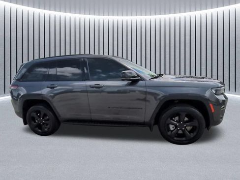 Used 2024 Jeep Grand Cherokee L Altitude AWD/4WD image 20