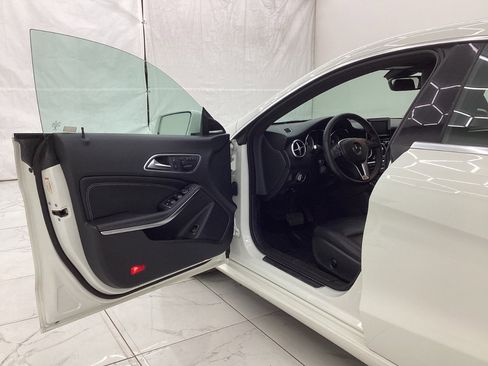 Used 2014 Mercedes-Benz CLA 250 4MATIC image 16