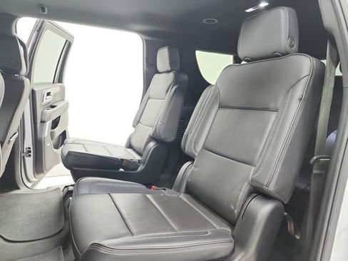 Used 2025 GMC Yukon XL Denali AWD/4WD image 41