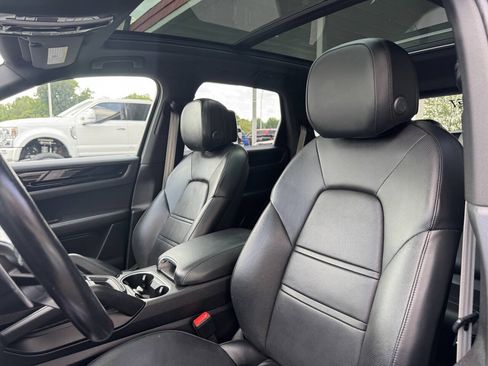 Used 2020 Porsche Cayenne AWD/4WD image 12