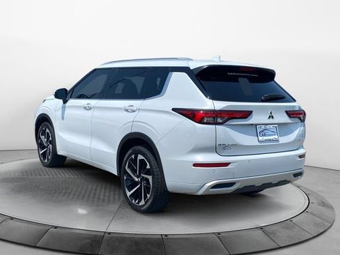 Used 2023 Mitsubishi Outlander SEL FWD image 3