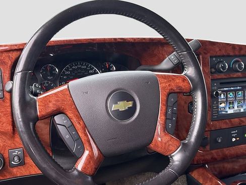 Used 2019 Chevrolet Express 2500 w/ Enhanced Convenience Package image 12