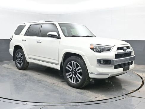 Used 2018 Toyota 4Runner Limited AWD/4WD image 2