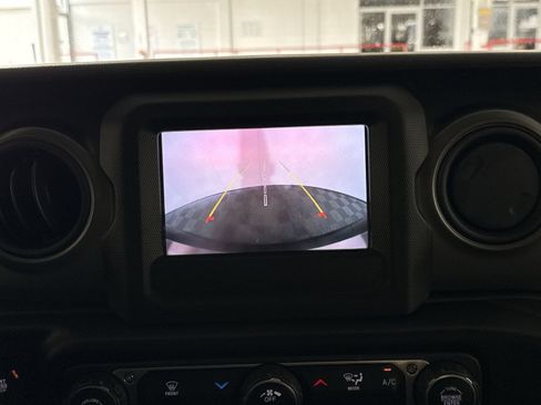 Used 2022 Jeep Wrangler Sport AWD/4WD image 19