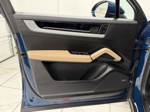 Certified 2024 Porsche Cayenne w/ Premium Package Plus (PFM) image 27