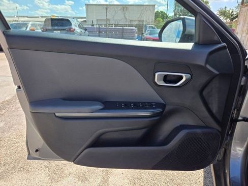 Used 2025 Kia K4 LXS image 13