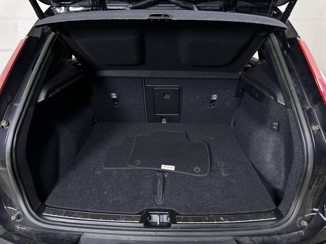 Used 2023 Volvo XC40 B5 Plus AWD/4WD image 27