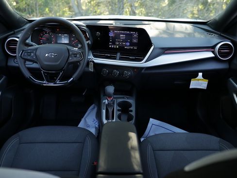 New 2025 Chevrolet Trax RS w/ Sunroof Package image 18