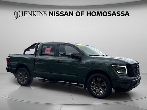Certified 2024 Nissan Titan SV w/ SV Bronze Edition Package RWD image 5