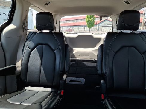 Used 2024 Chrysler Pacifica Touring-L FWD image 25