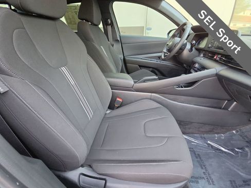 Certified 2025 Hyundai Elantra Sport FWD image 18