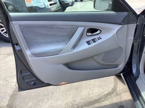 Used 2010 Toyota Camry LE FWD image 21