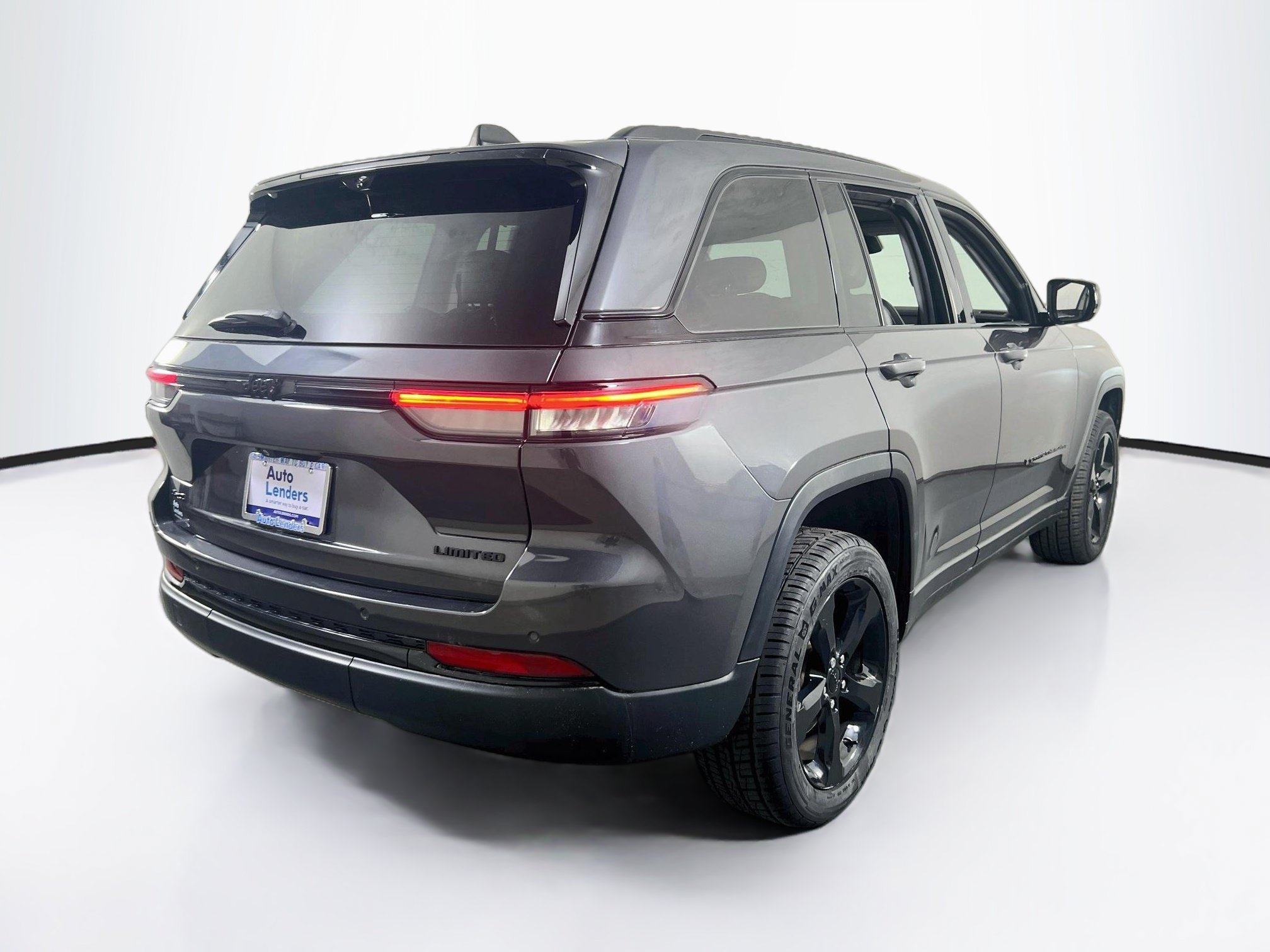 Used 2023 Jeep Grand Cherokee Limited w/ Luxury Tech Group II AWD/4WD image 5
