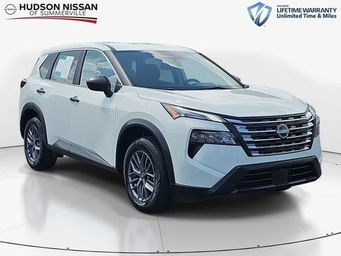Used 2024 Nissan Rogue S FWD image 1