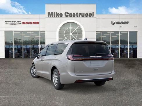 New 2026 Chrysler Pacifica Select FWD image 4