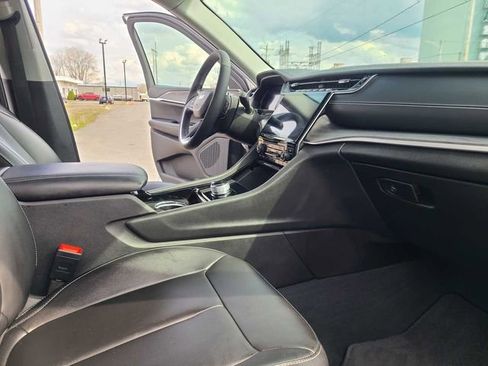 Used 2023 Jeep Grand Cherokee Limited AWD/4WD image 18
