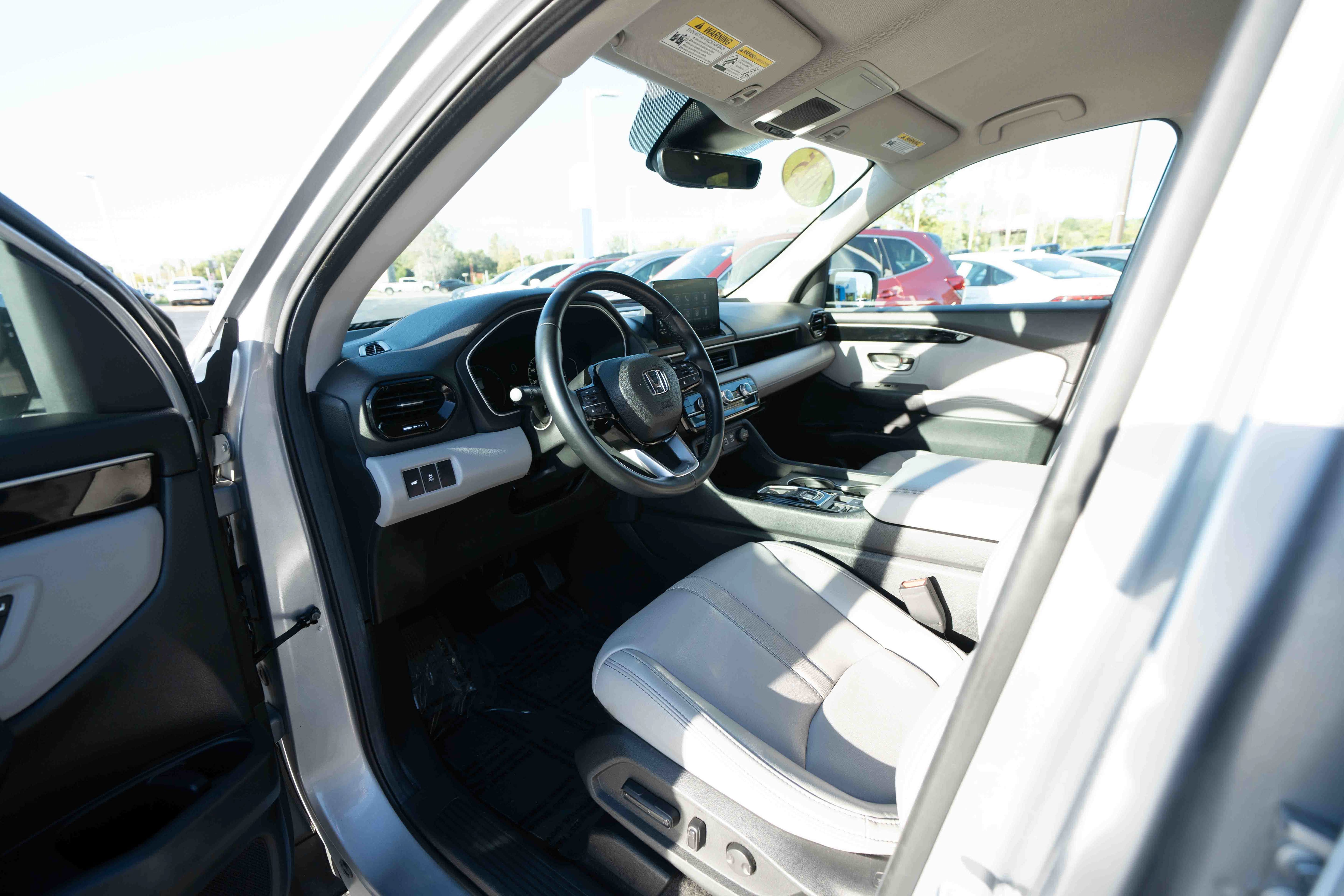 Used 2025 Honda Pilot EX-L image 8