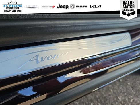 Used 2023 Buick Enclave Avenir w/ Avenir Technology Package AWD/4WD image 29