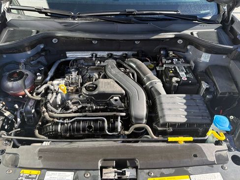 Certified 2022 Volkswagen Taos SE w/ Panoramic Sunroof Package image 24