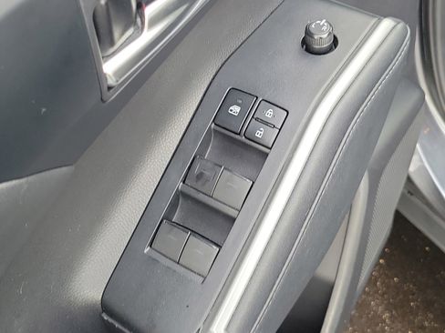 Used 2020 Toyota Highlander XLE image 14