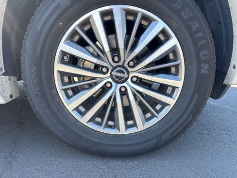 Used 2024 Nissan Armada SL w/ Captain's Chairs Package RWD image 9