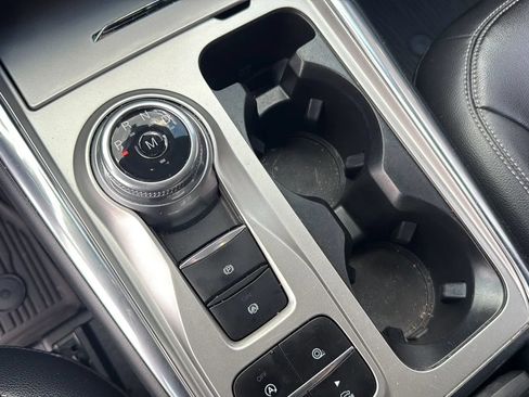 Used 2020 Ford Explorer XLT w/ Equipment Group 202A RWD image 23