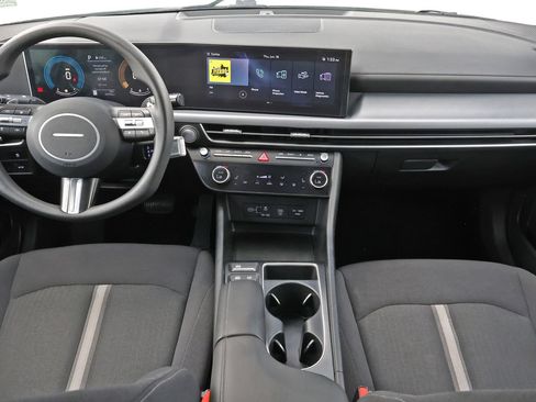 Used 2024 Hyundai Sonata SEL FWD image 2