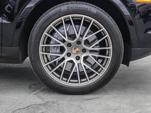 Used 2022 Porsche Cayenne Platinum Edition AWD/4WD image 11