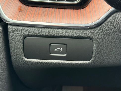 Certified 2023 Volvo XC60 B5 Plus w/ Climate Package AWD/4WD image 40