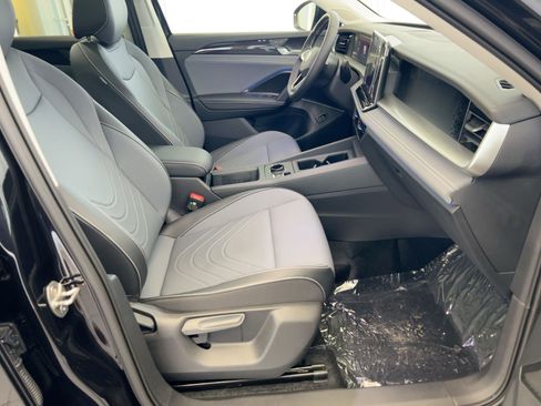 New 2026 Volkswagen Tiguan SE image 30