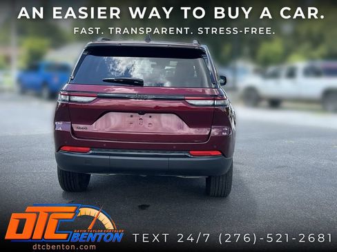 Used 2025 Jeep Grand Cherokee Altitude AWD/4WD image 4