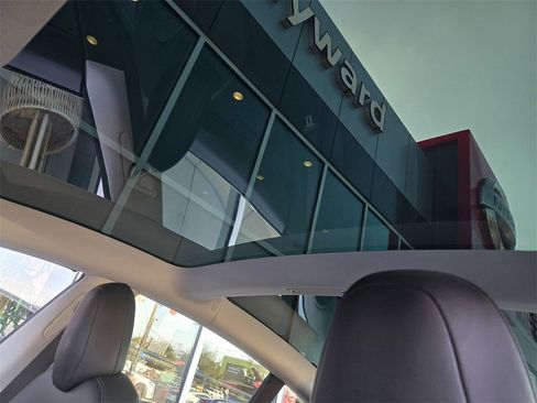 Used 2019 Tesla Model 3 Standard Range Plus image 16