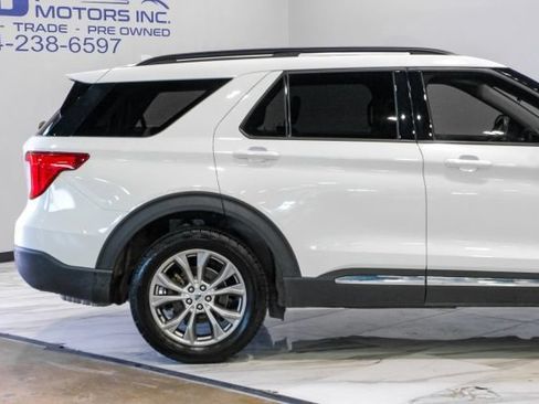 Used 2020 Ford Explorer XLT w/ Equipment Group 202A AWD/4WD image 16