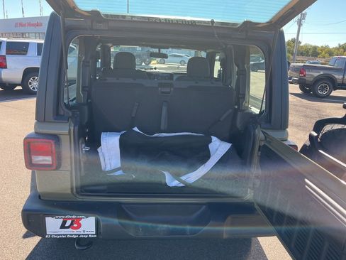 Used 2025 Jeep Wrangler Sport image 33