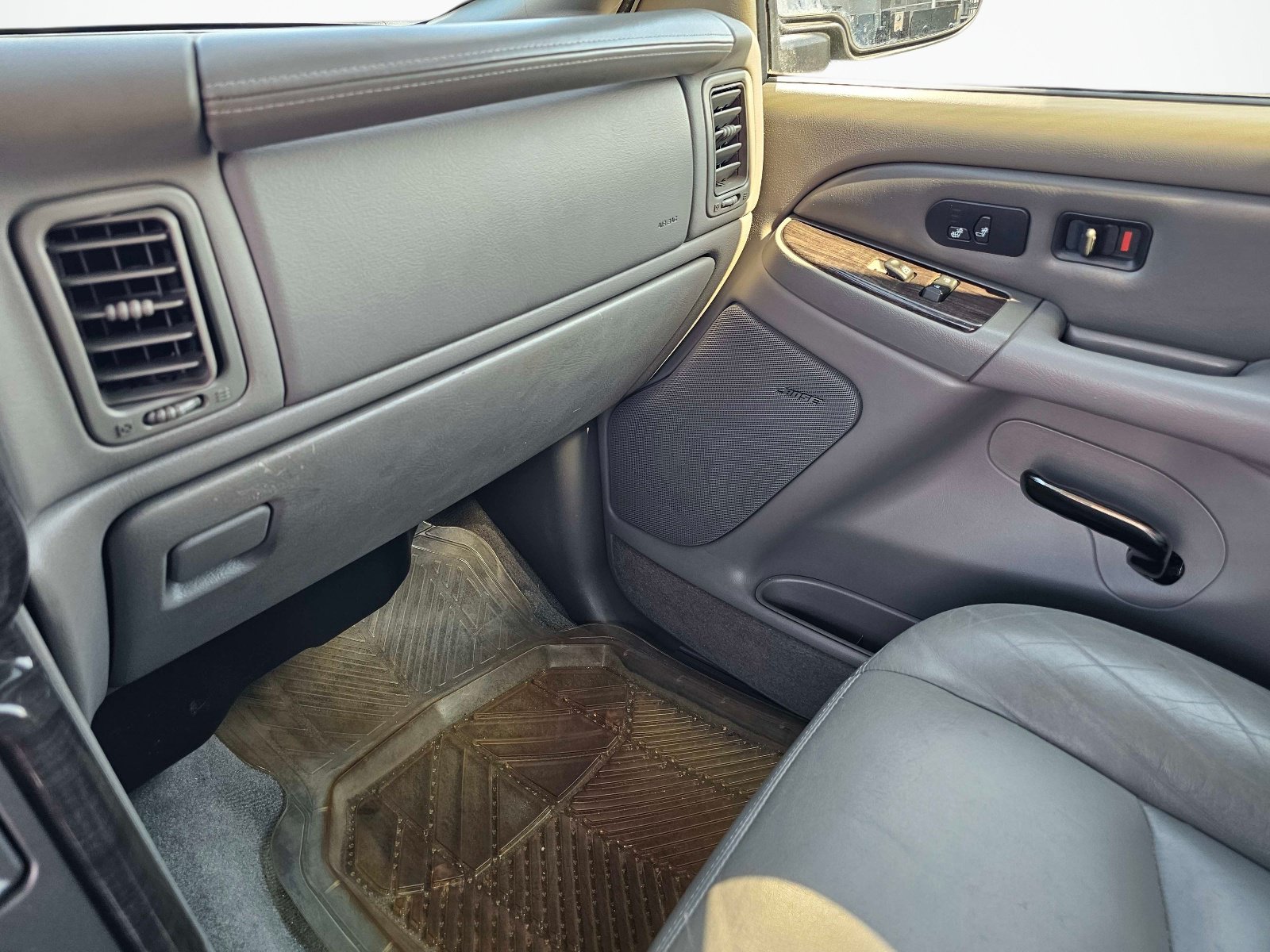 Used 2005 GMC Yukon Denali AWD/4WD image 25
