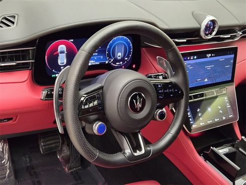 New 2025 Maserati Grecale Modena image 32