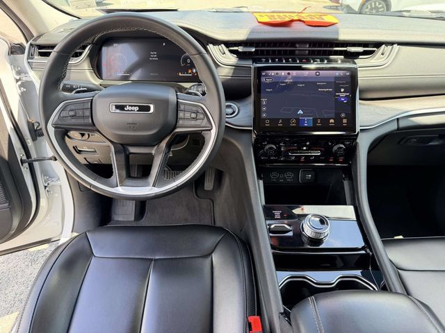 Used 2023 Jeep Grand Cherokee Limited AWD/4WD image 17