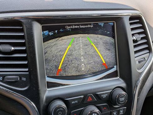 Used 2018 Jeep Grand Cherokee Altitude AWD/4WD image 17