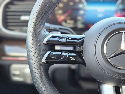 Certified 2025 Mercedes-Benz GLS 450 4MATIC image 24