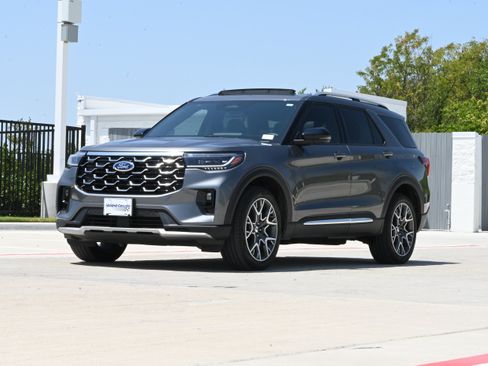 Used 2025 Ford Explorer Platinum w/ Ultimate Package AWD/4WD image 5